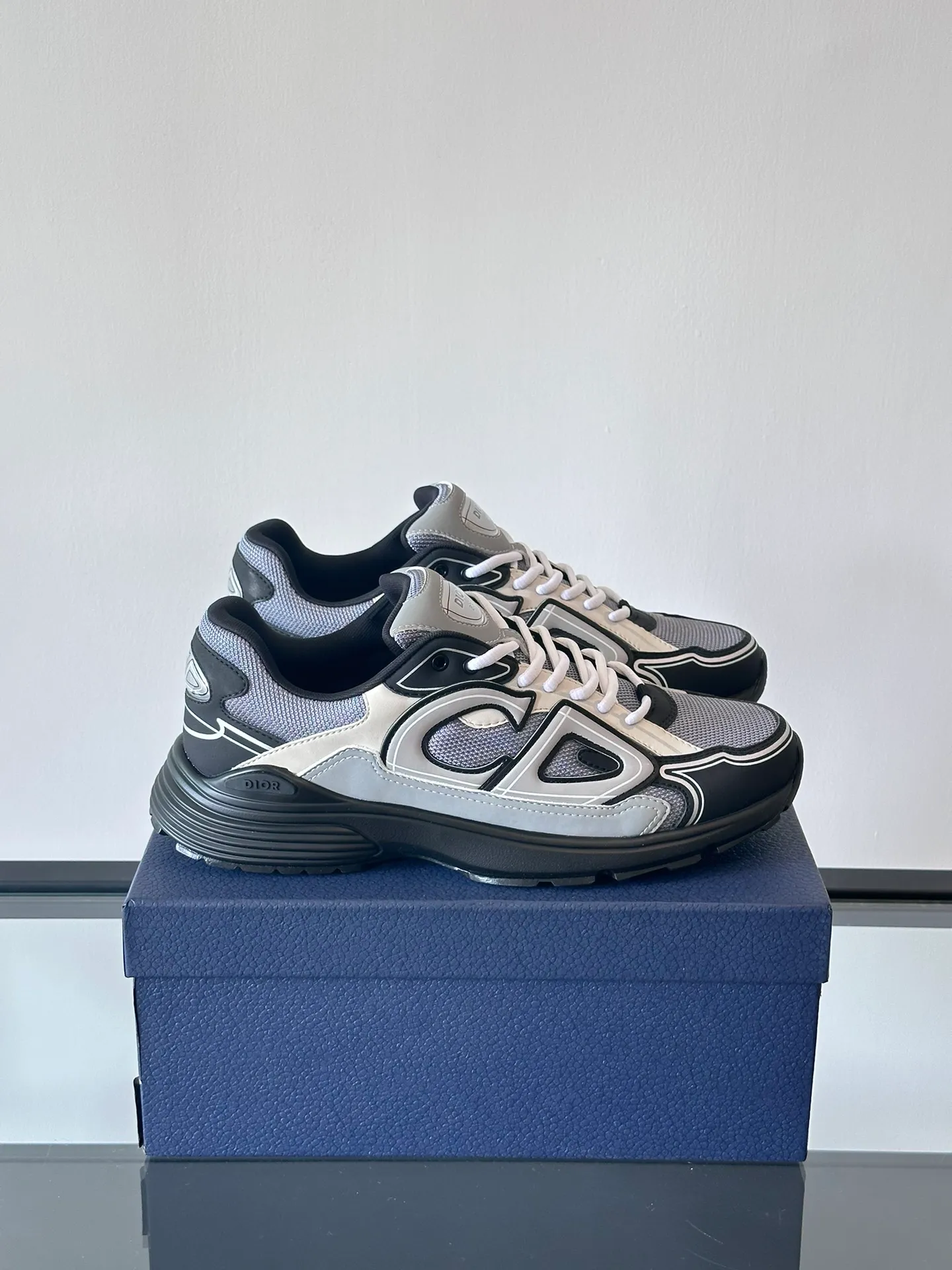 Men's Men's Shoes 💰p440 "Dio*" Dior B30 series sports shoes, multi-color mesh fabric and multi-color technical fabrics, this season's new B30 low-top sports shoes are one of the flagship styles of the series. Crafted from multicolor mesh and technical fabrics, it's finished with a reflective "CD30" graphic and silver-toned "DIOR B30" and "CD30" logos on the heel and tongue. An extra-light, sculpted rubber sole with signature accents adds style, while internal stretch details create ideal comfort. It can be matched with various casual styles to show a fashionable and modern sports style. Size: 38-44 (45-46 customized)